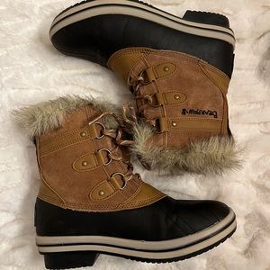 Bearpaw cozy faux fur boots size 6